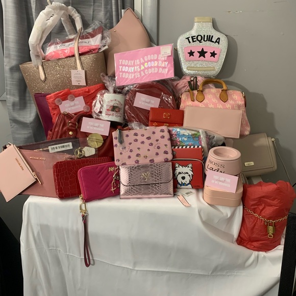 Valentine Surprise Mystery Box, All things Pink & Red - Picture 8 of 8